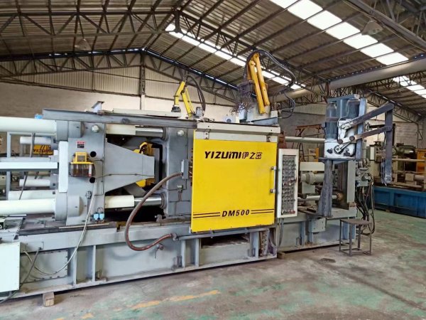 压铸机的组成结构